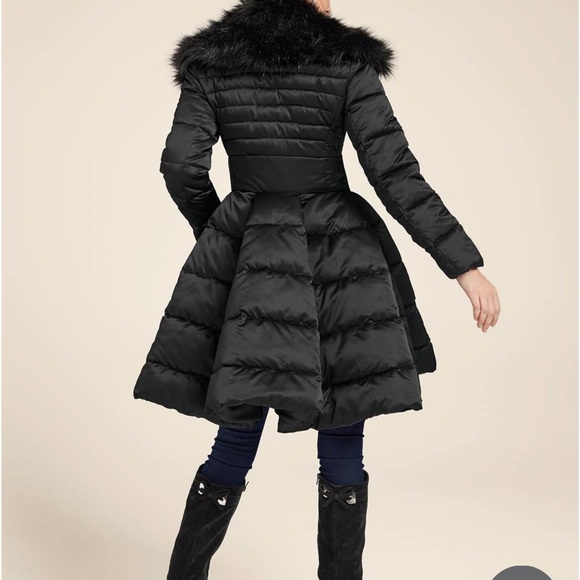 VENUS Jackets & Blazers - VENUS XL Black Puffer Pleated Dress Coat w/ Faux Fur (Fur worn) has been washed.